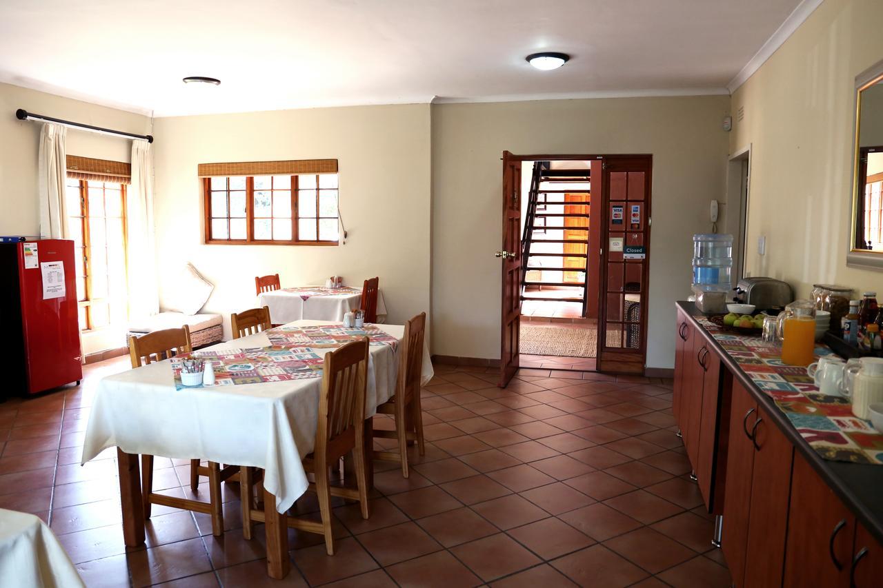 Morulana Guest House Кемптън Парк Екстериор снимка