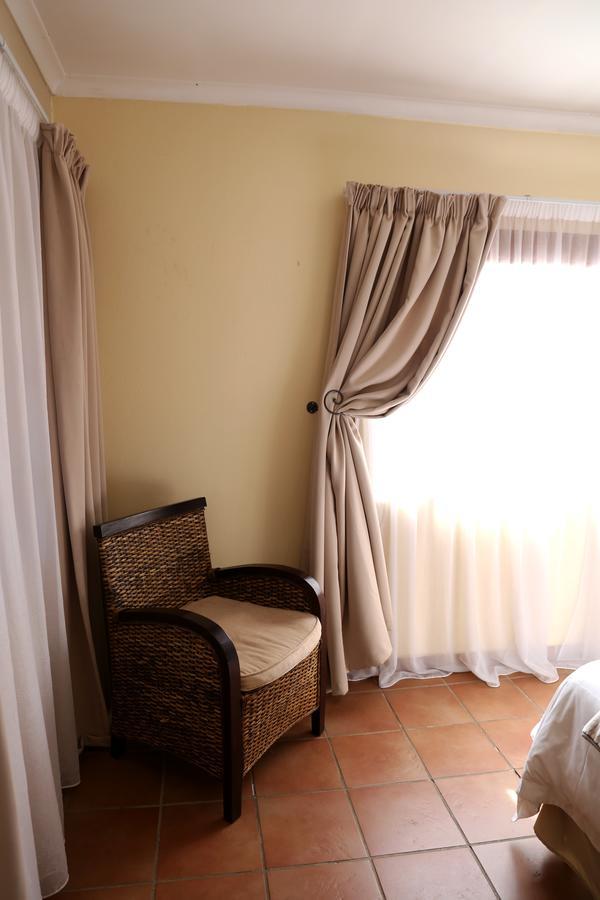 Morulana Guest House Кемптън Парк Екстериор снимка