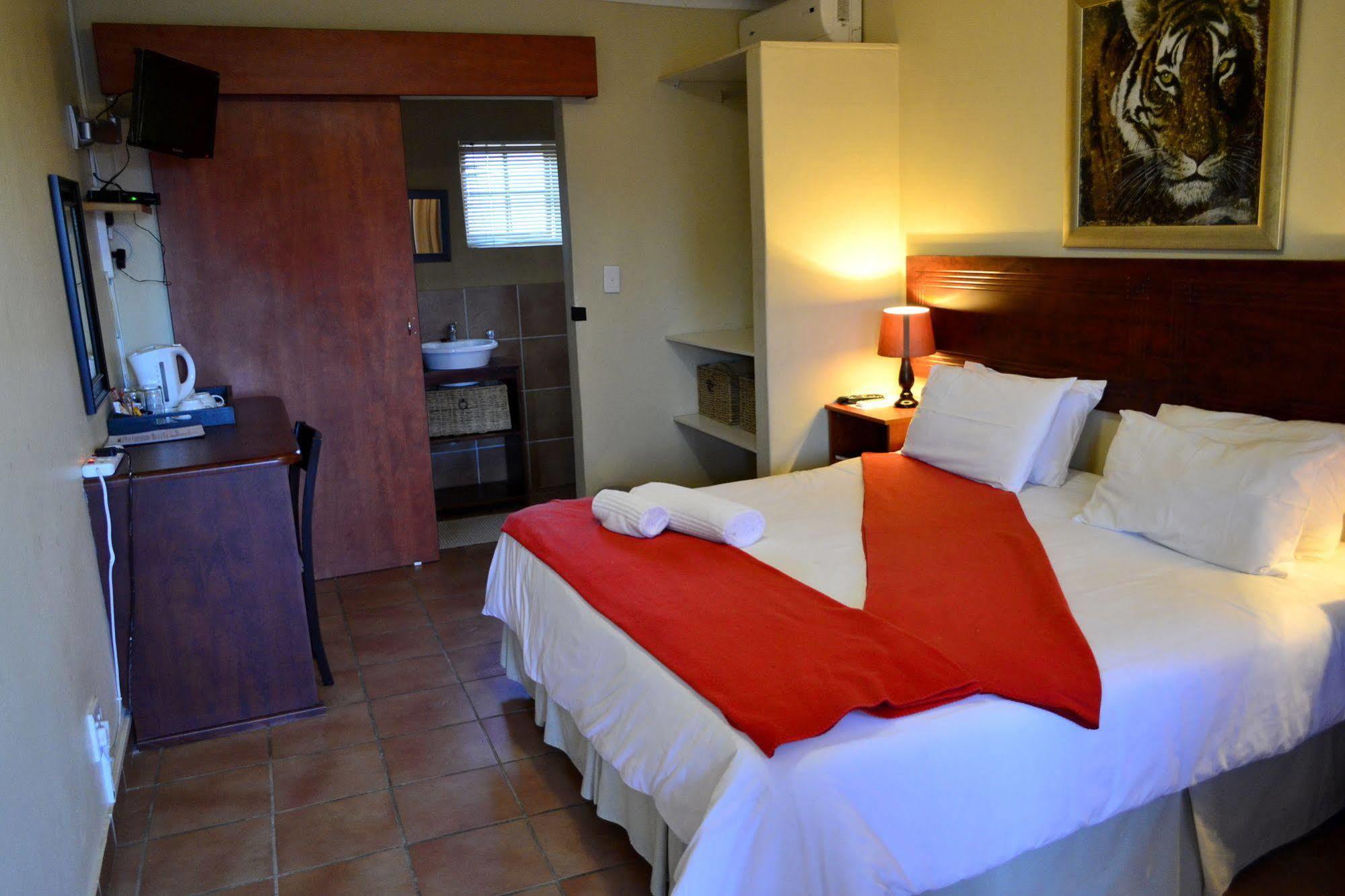 Morulana Guest House Кемптън Парк Екстериор снимка
