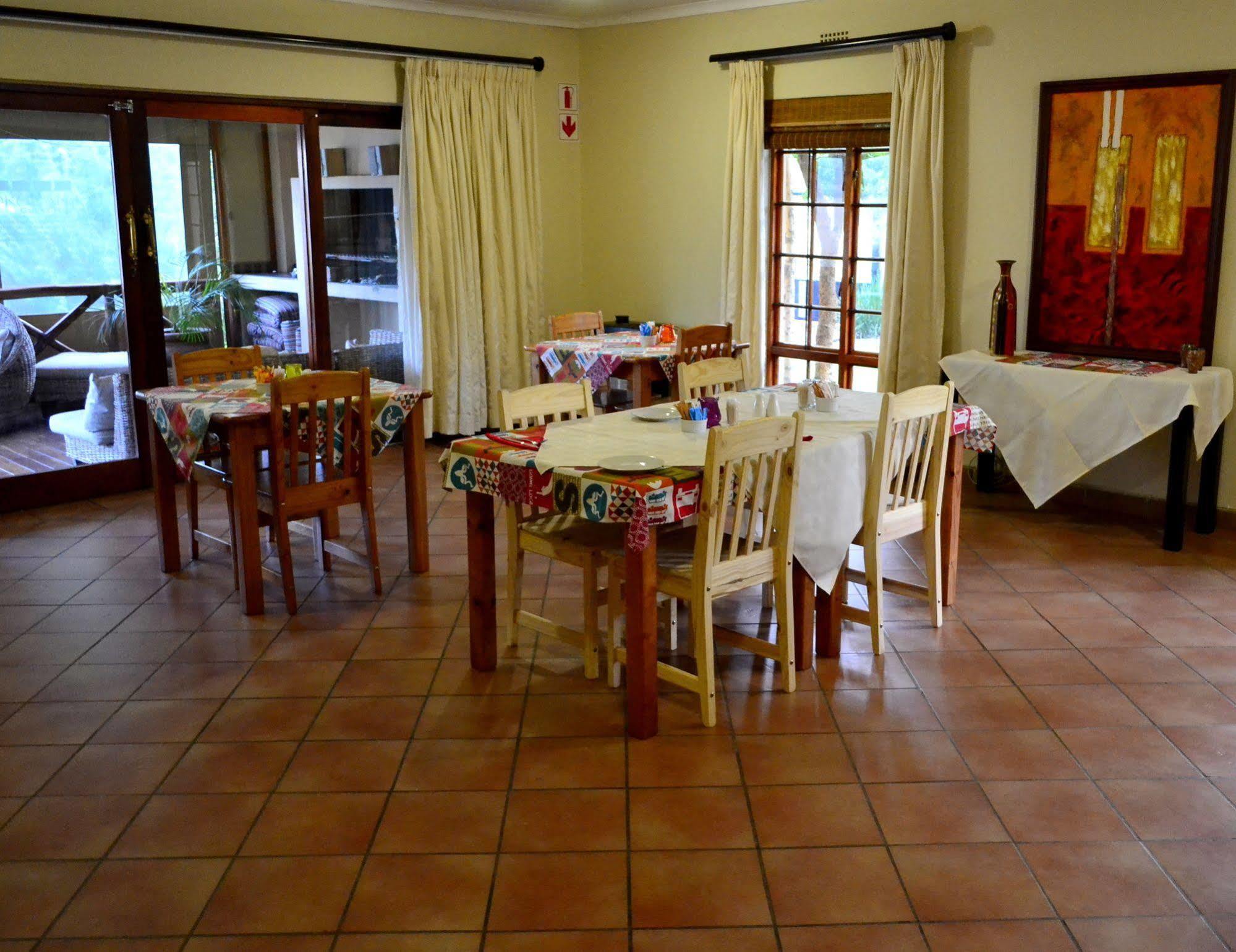 Morulana Guest House Кемптън Парк Екстериор снимка