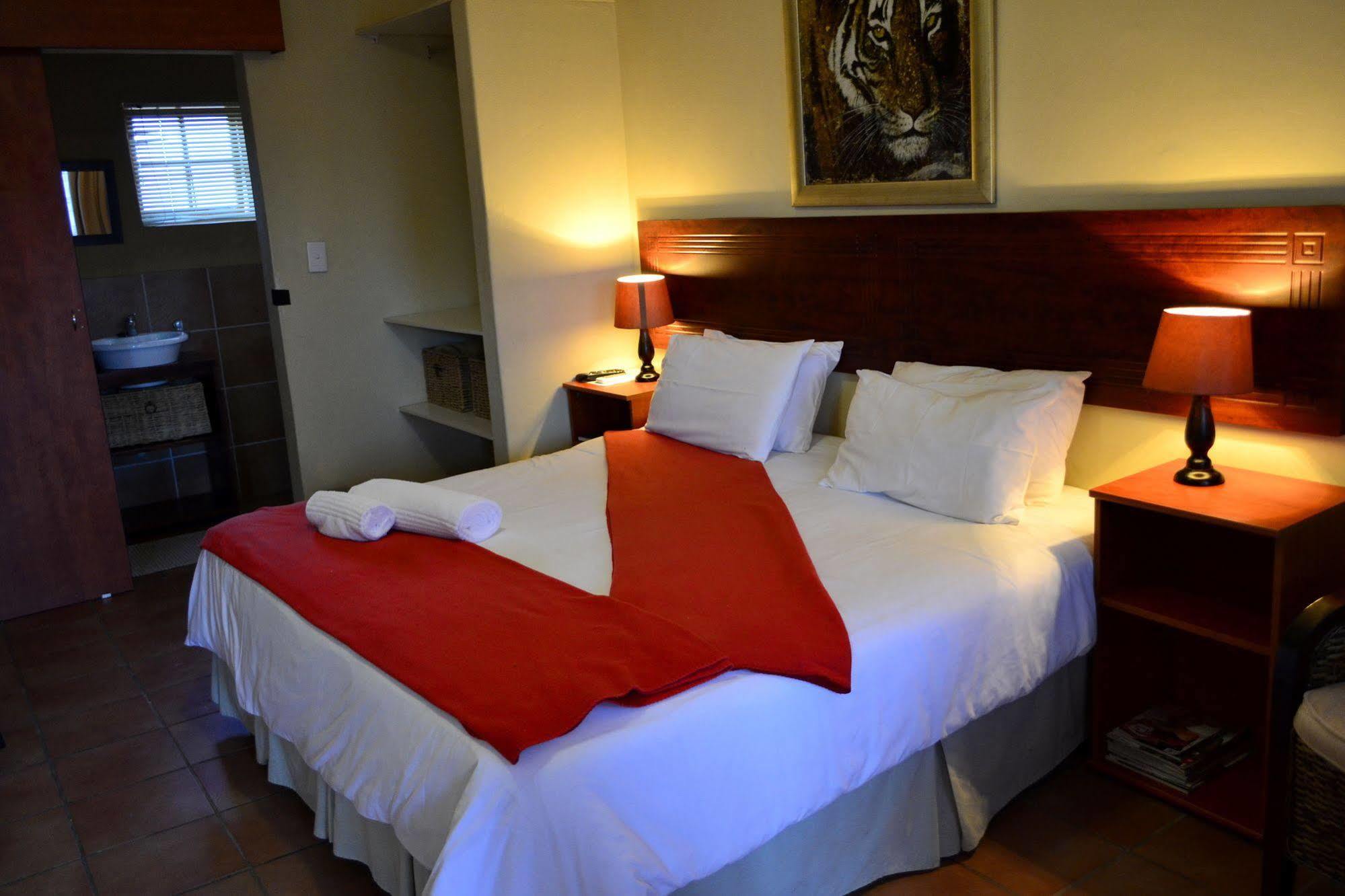 Morulana Guest House Кемптън Парк Екстериор снимка