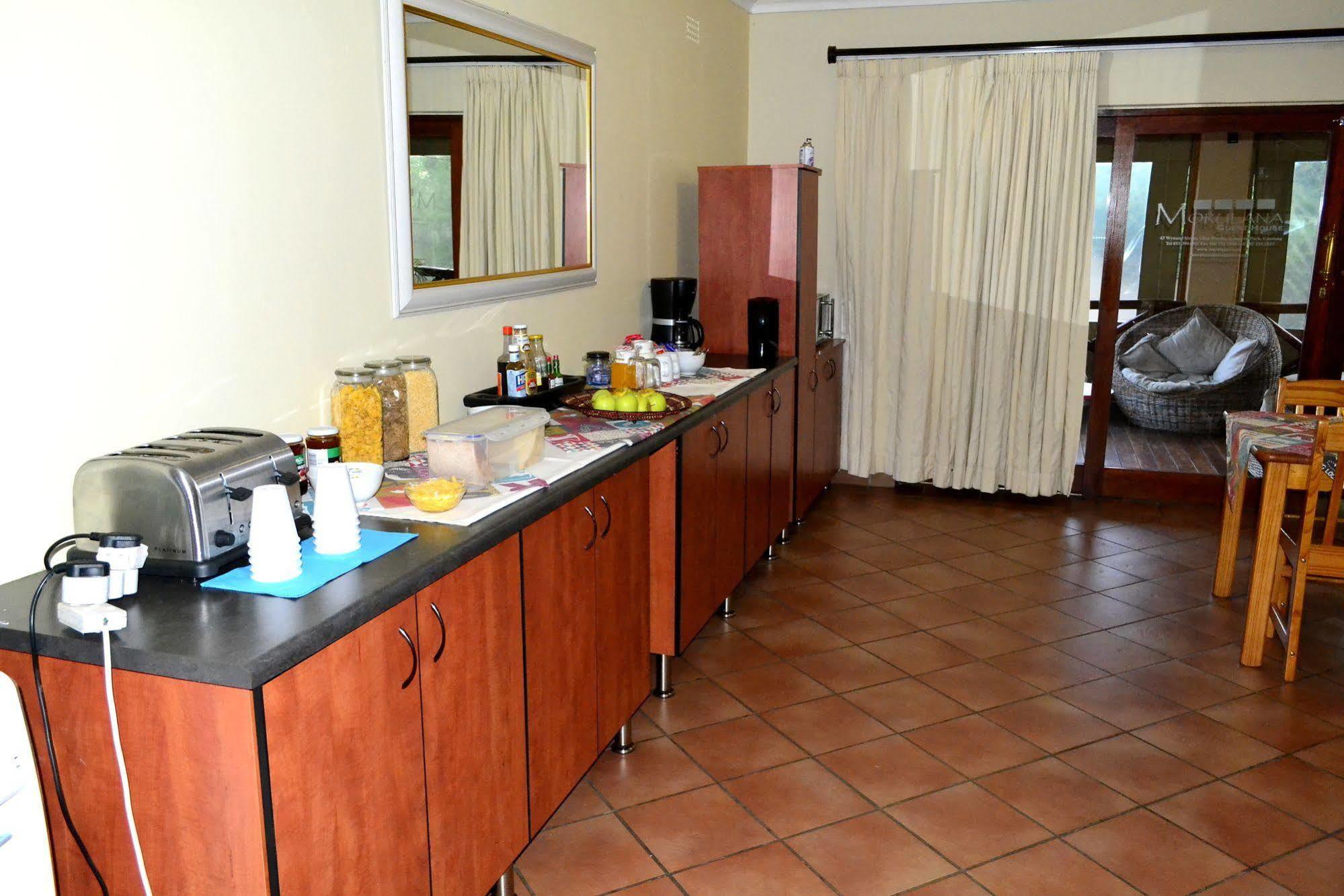 Morulana Guest House Кемптън Парк Екстериор снимка